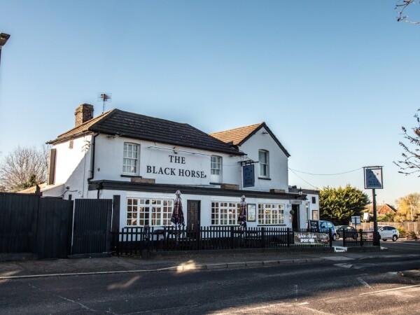 Best Sports Bars in Dartford - Black Horse