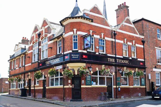 Best Sports Bars in Southampton - The Titanic