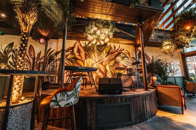 Best Sports Bars in Sunderland - The Botanist Sunderland