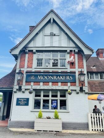 Best Sports Bars in Devizes - The Moonrakers