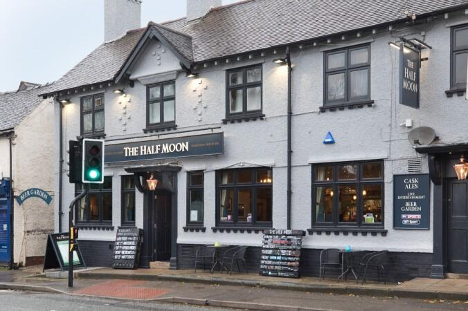 Best Sports Bars in Derby - Half Moon Derby