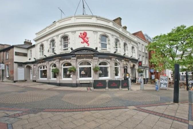 Best Sports Bars in Luton - Red Lion Luton