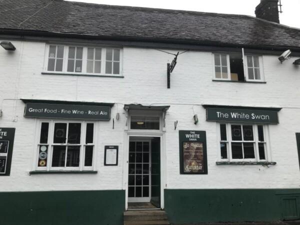 Best Sports Bars in Dunstable - White Swan