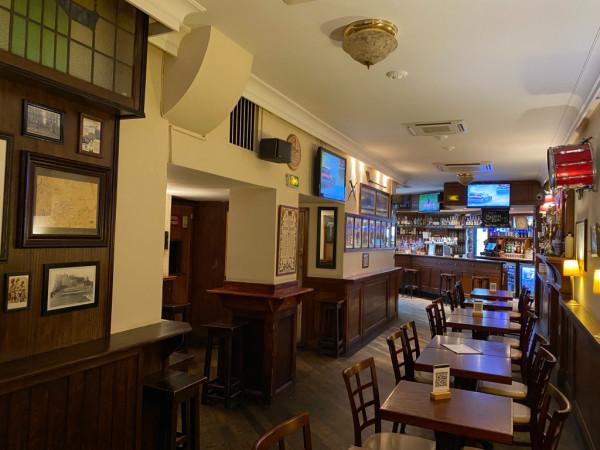 Best Sports Bars in Paris - The Auld Alliance