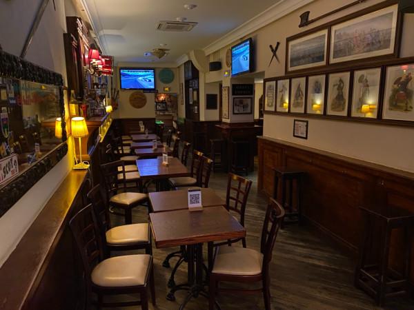 Best Sports Bars in Paris - The Auld Alliance