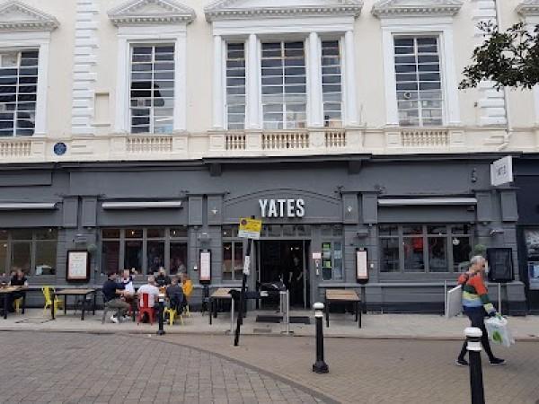 Best Sports Bars in Hastings - Yates Hastings
