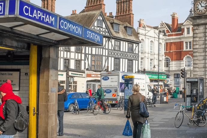 South of the river, Clapham is known for its young and lively vibe. Itâs the go-to spot for fans who love a buzzing atmosphere and plenty of options for watching live sport. With beer gardens, giant screens, and menus filled with sharing platters, Clapham is ideal for groups looking to enjoy the game together.