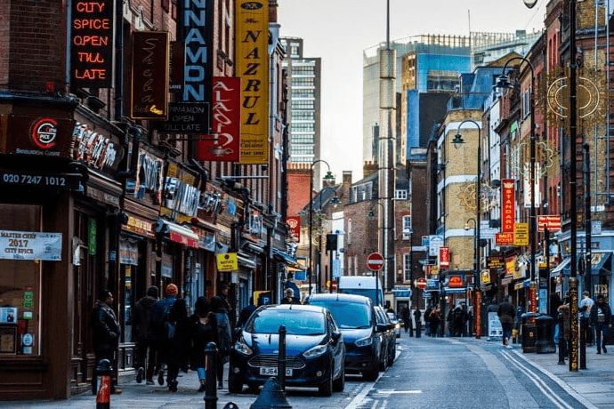 Shoreditch is where creativity meets sport. This trendy area is packed with sports bars and pubs that combine big screens with craft beer and stylish interiors. Rooftop terraces, pub grub, and an energetic crowd make Shoreditch the perfect spot for fans who want something a little different.