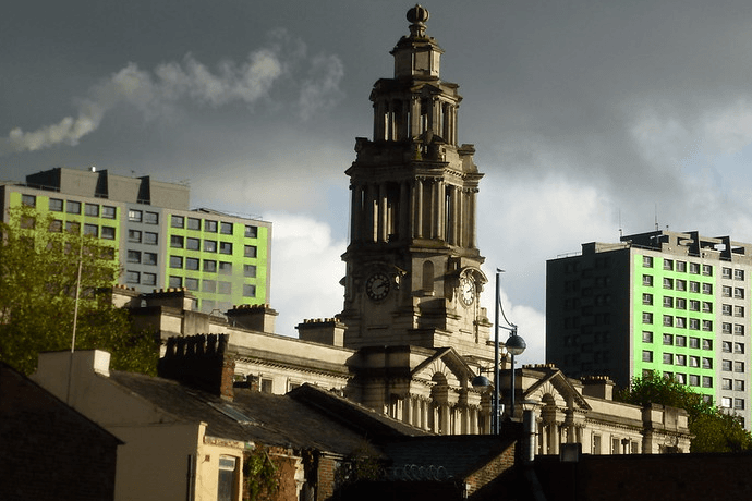 South of Manchester, Stockport combines classic British pubs with trendy bars, offering a vibrant sports-watching experience. Whether you're after a cosy spot or a buzzing matchday atmosphere, you'll find it here.