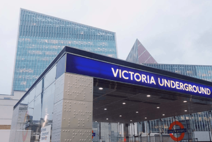 Victoria features a variety of pubs and bars catering to both commuters and locals, offering a mix of traditional and contemporary spots.