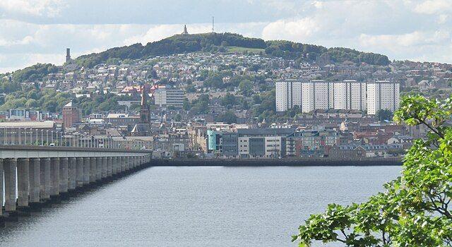 In Dundee’s City Centre, sports bars are always packed with passionate fans cheering for either Dundee FC or Dundee United, making it one of Scotland’s best football-watching destinations.