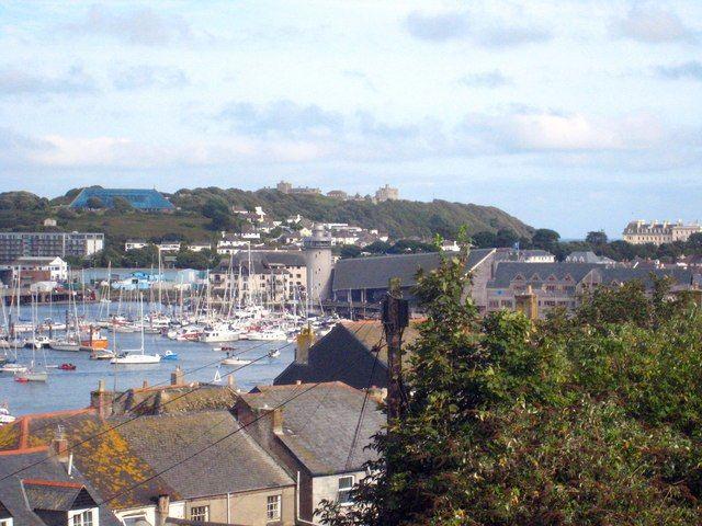 Nothing beats watching live sport in Falmouth’s Harbour, where waterfront bars offer a relaxed vibe, great pints, and big screens for the big games.
