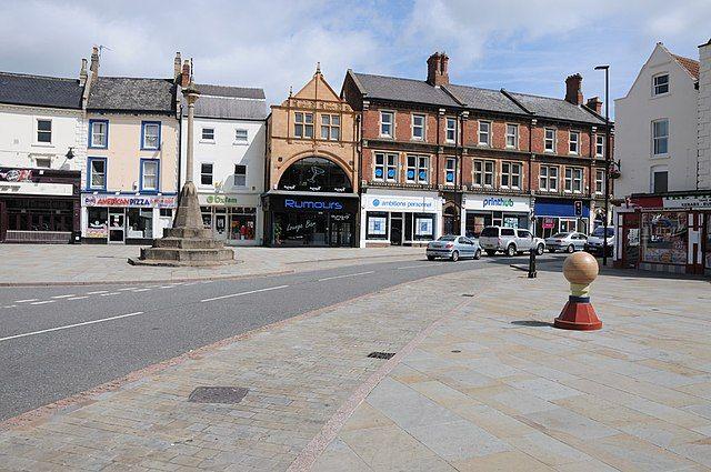 Head to Grantham’s Market Place, where historic pubs and modern bars show all the live football action, making it a great spot for matchdays.