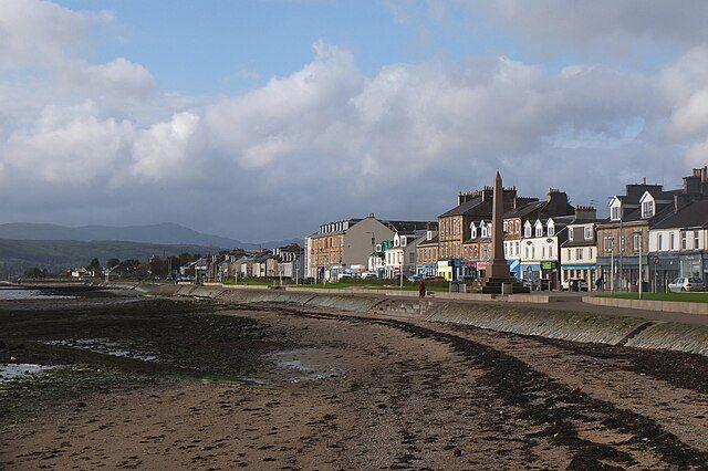 For a warm and welcoming football pub, check out Helensburgh’s West Clyde Street, where fans enjoy a proper pint and a great matchday atmosphere.