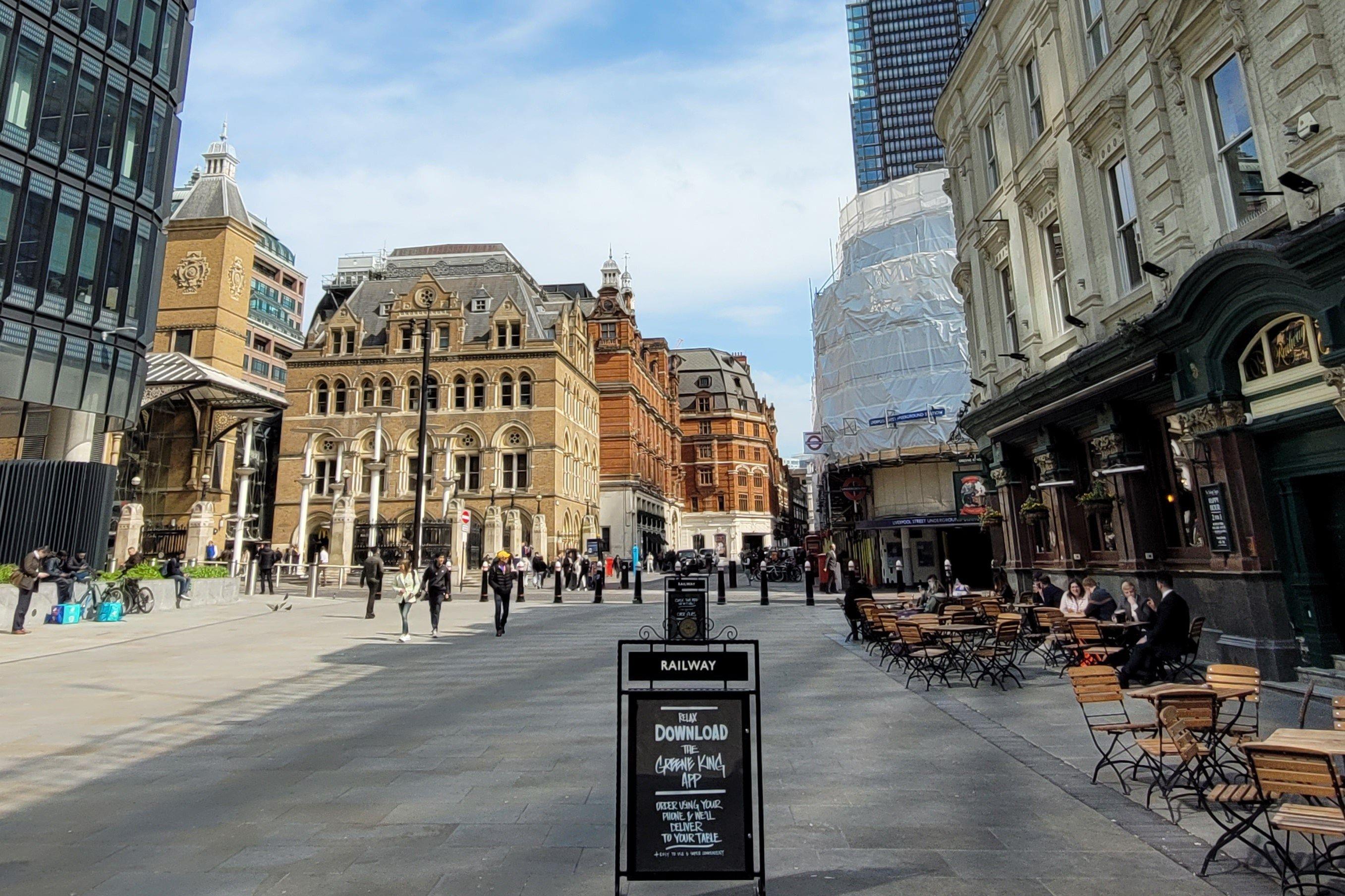 Best sports bars in Liverpool Street, Pub showing sports near me, watch sport on Liverpool Street
