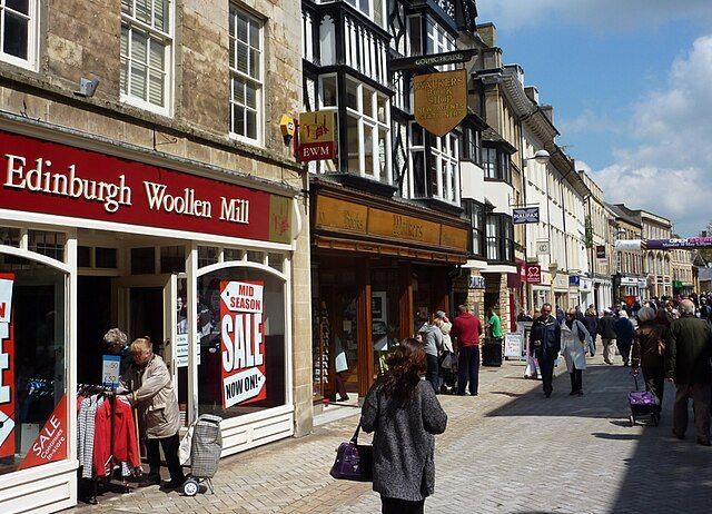 For a traditional matchday experience in Stamford, check out the sports bars around St George’s Street, where fans gather to watch all the live action.